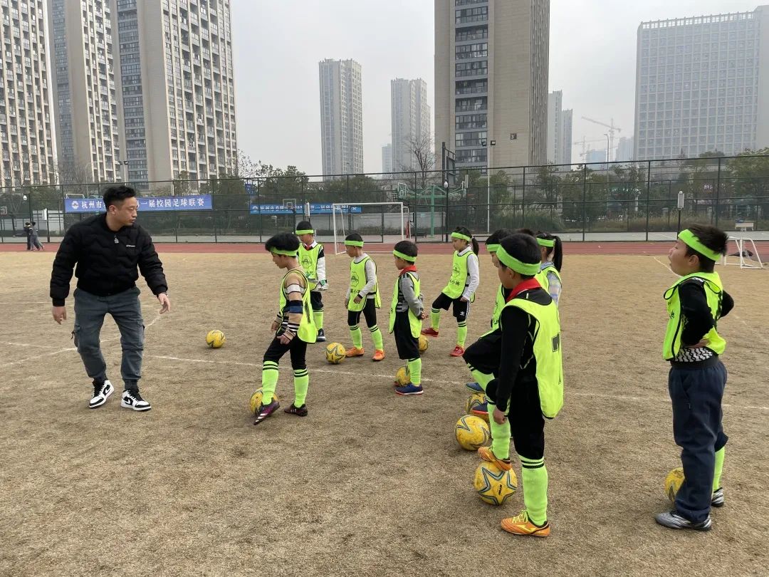 放飞梦想|二年级组率先打响杭州春晖小学第一届校园足球联赛