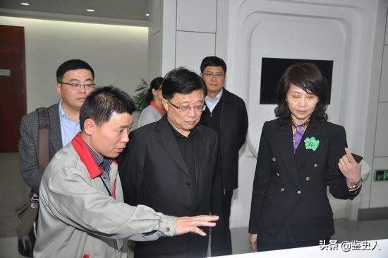 浙江女首富周晓光白手起家攒800亿,江苏女首富身价多少亿