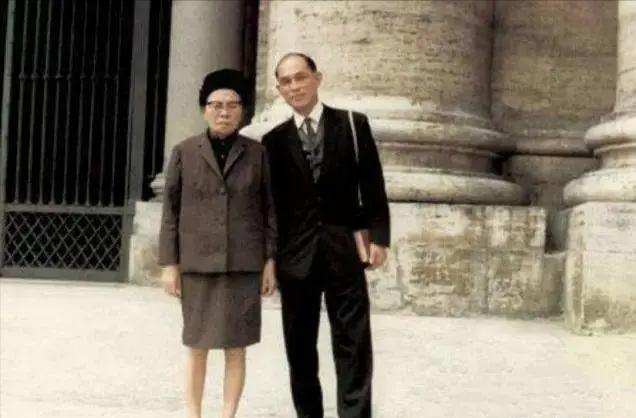 霍英东有10个儿子，为何将三分之二的遗产，给了大房的3个儿子？