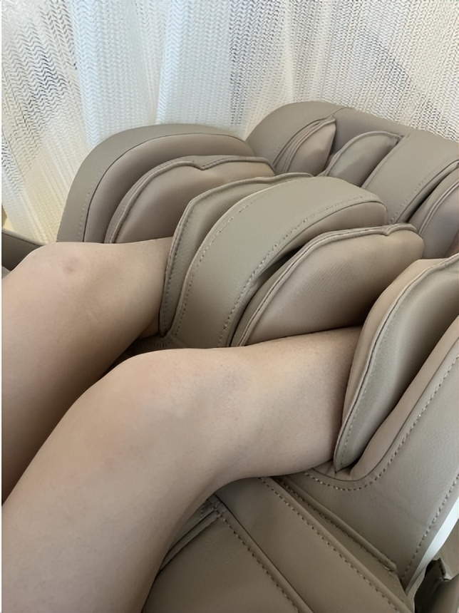 2023母亲节送礼攻略，送礼不如送健康，首选这款奥佳华M80按摩椅