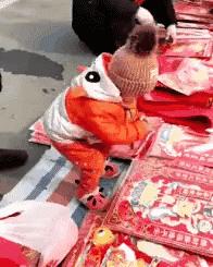 这个抹胸裙是怎么保证它不掉下来的？