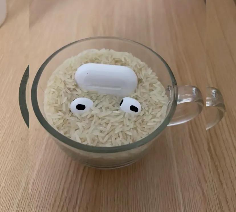 蓝牙耳机进洗衣机了充不进去电了,蓝牙耳机洗衣机洗了还能用吗