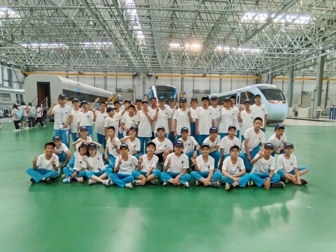 追梦空天凌云志振翅鸿雁赋能时——首都师范大学附属中学育鸿学校