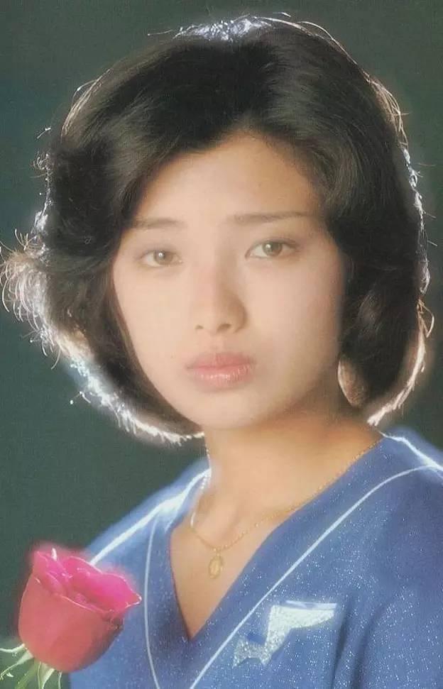 山口百惠颜值巅峰短发,樱花女神山口百惠