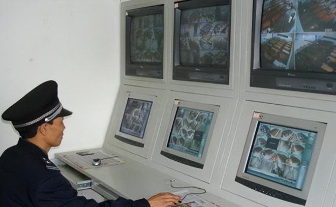 28岁女子惨遭袭击，车内充满不明液体，*体下**受伤严重