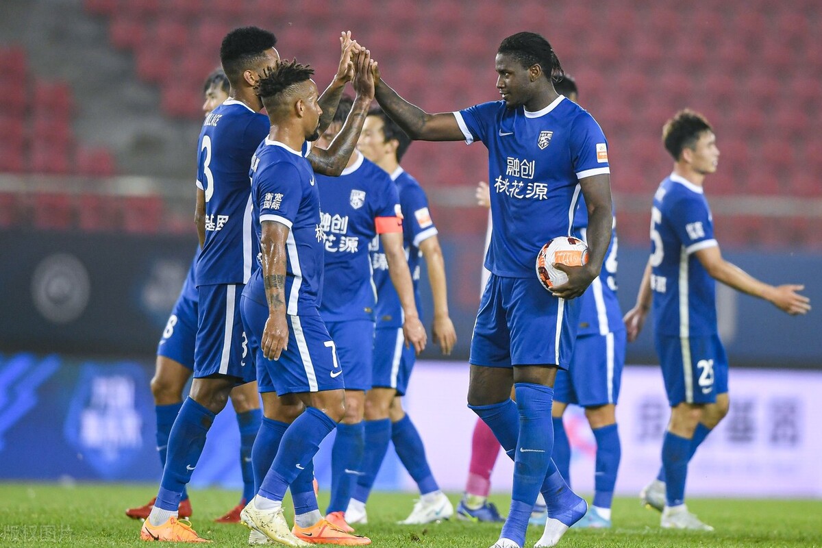 武汉三镇：在创造“凯泽斯劳滕神话”的道路上一骑绝尘