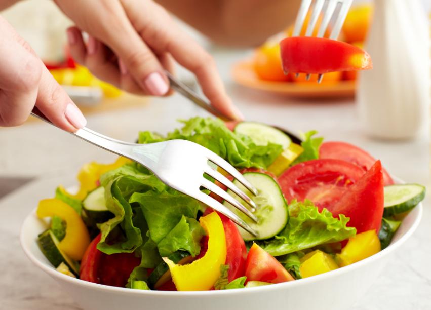 口干舌燥但又不想喝水是什么原因,为什么人会经常觉得口干