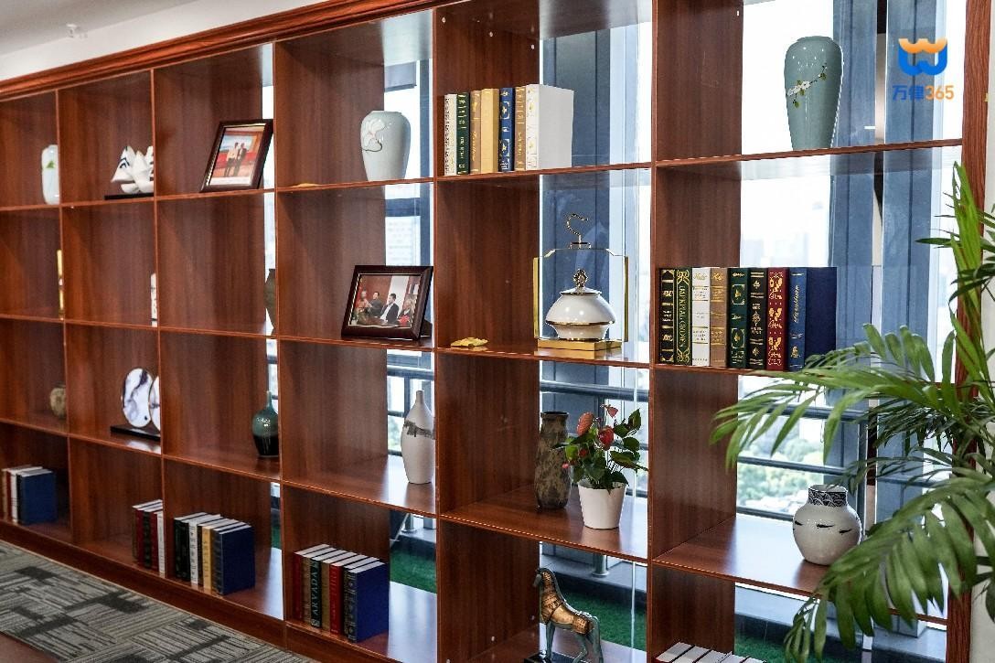 律师协会规定律师收费标准,请免费律师好还是请收费律师好