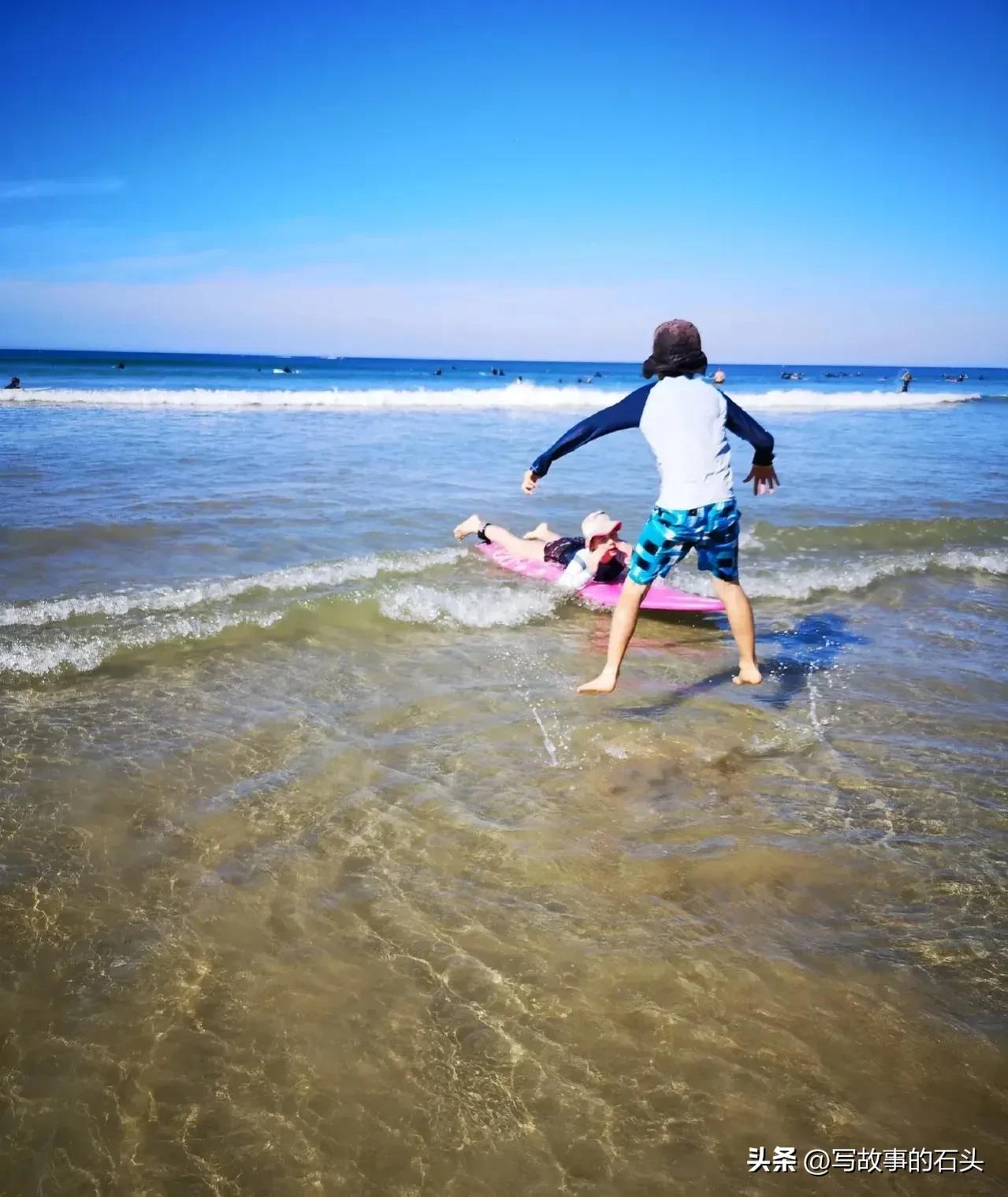 80后湖南女子远嫁澳洲,生两个混血儿,发现澳洲摆地摊一天挣4000