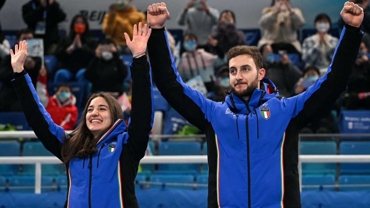 她拥有雅典娜女神般的笑颜，让整个意大利掀起“冰壶之恋”