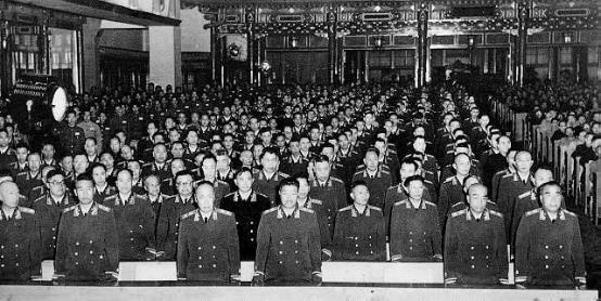 朱老总的元帅军衔编号为004，那么001是谁？再次体现主席的大智慧