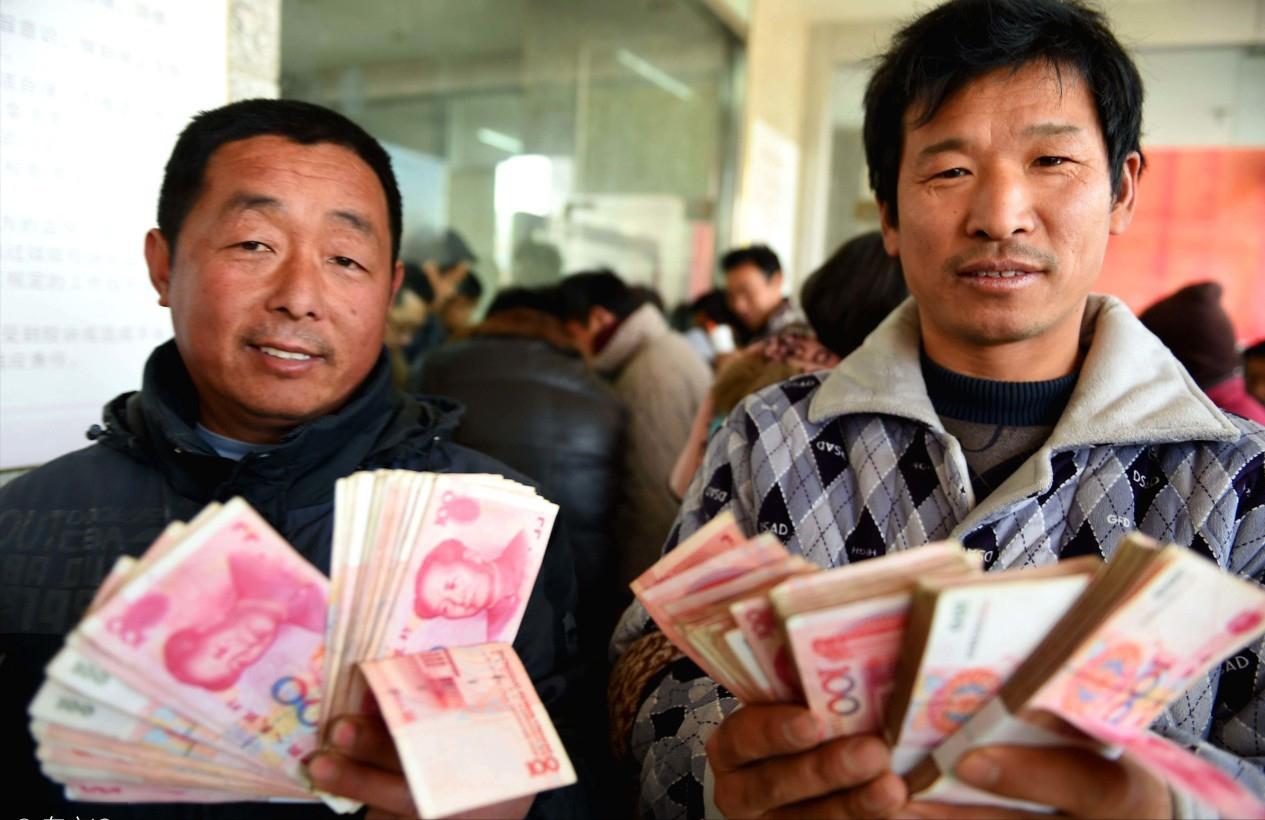 月薪过万的农民工为什么没钱,为什么民工一天挣3400元