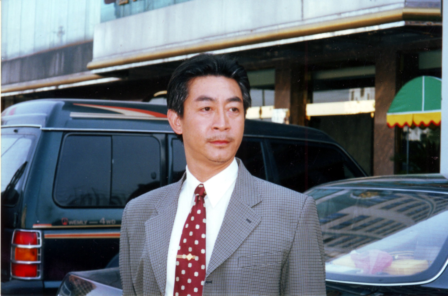 六小龄童和妻子一起出演西游记,六小龄童拍西游记和谁谈恋爱