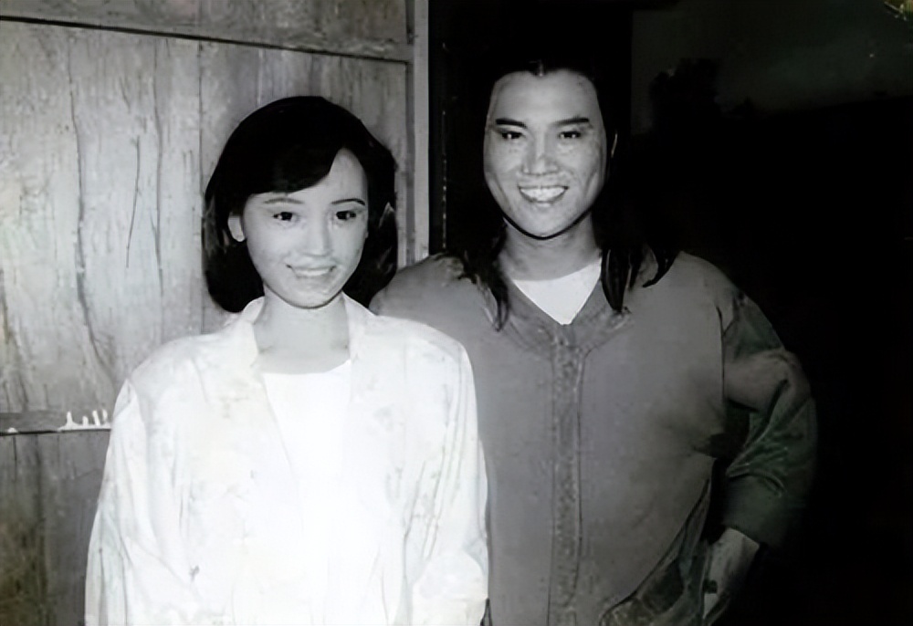 万梓良前妻恬妞与恬妮关系,恬妮和万梓良生有孩子吗