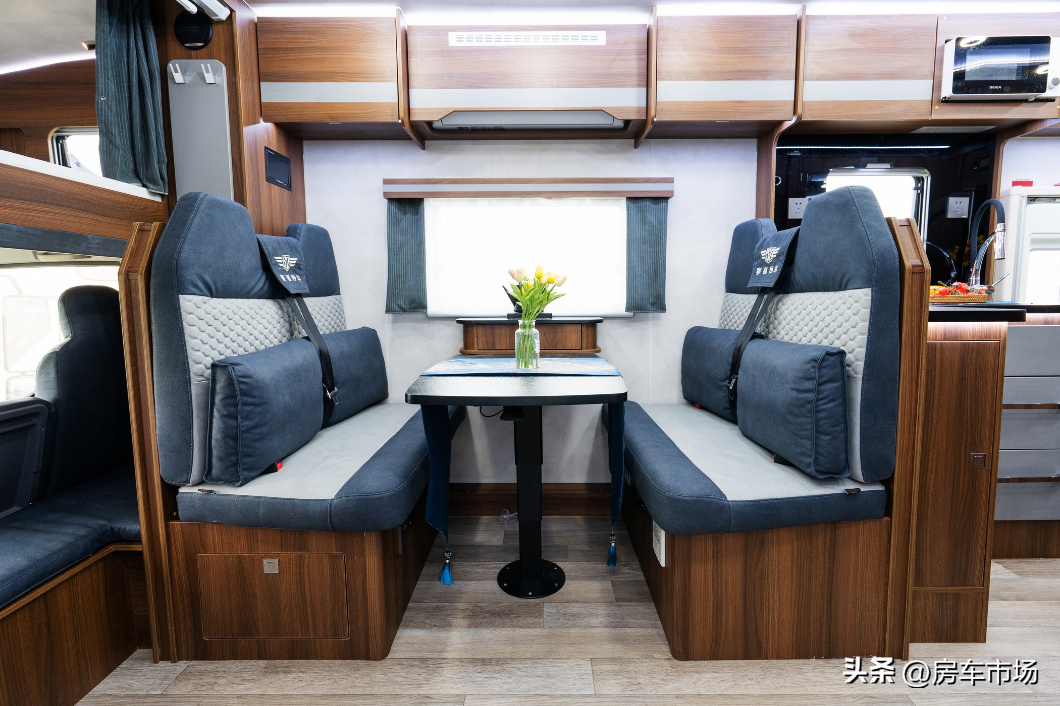 赛德卡700p房车是哪个品牌,最新款五十铃轻卡升顶带拓展房车