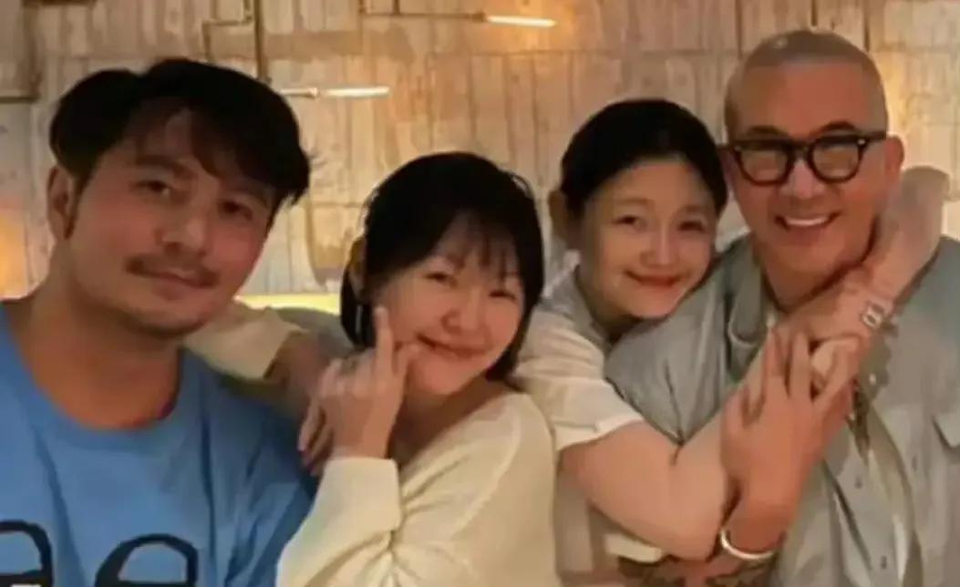 具俊晔给大s买纸尿裤,具俊晔低调现身卖场买纸尿裤