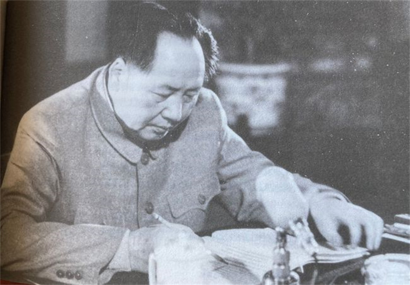 王鹤滨回忆毛主席：一日吃不满三餐，一天的伙食费只有1.6元