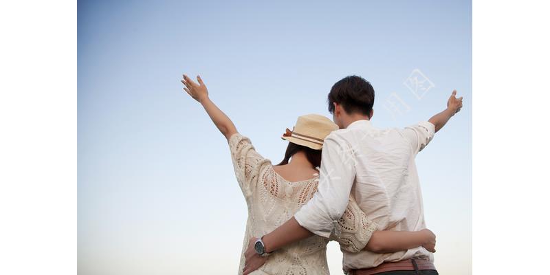 儿子月入十几万每月给父亲五十元,儿子打工了每个月给我1000块钱