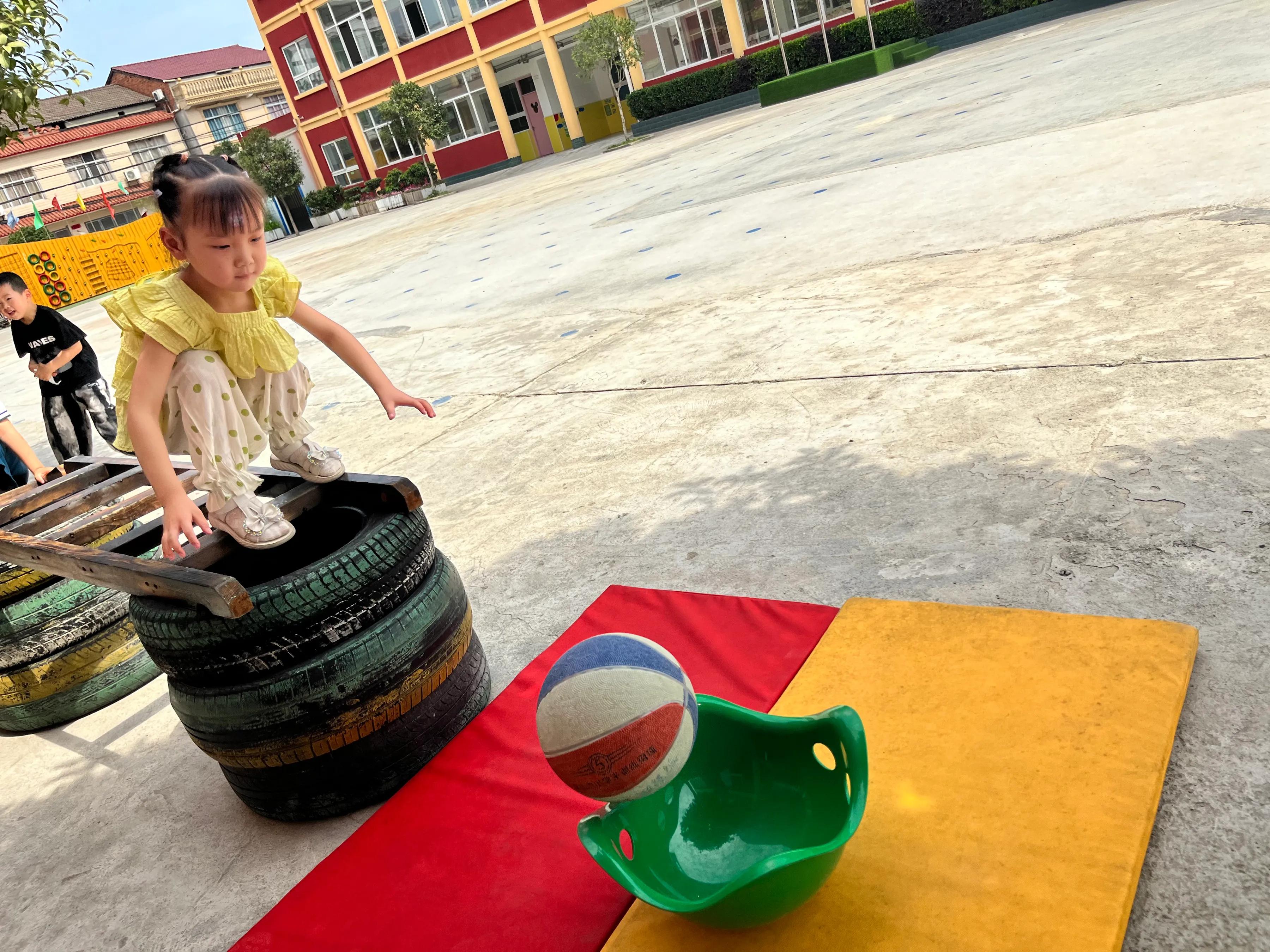 老虎出洞幼儿园户外游戏,幼儿奇妙游戏