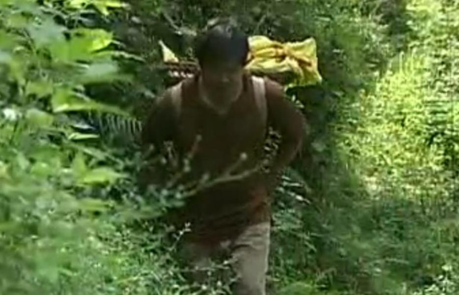 四川富翁刘文均：百万家产给前妻自己住进深山，养黑鸡年入400万