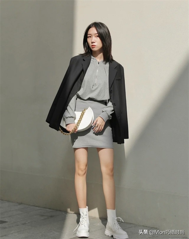 卫衣搭配宽松直筒牛仔裤好看吗,卫衣搭什么版型的牛仔裤好看