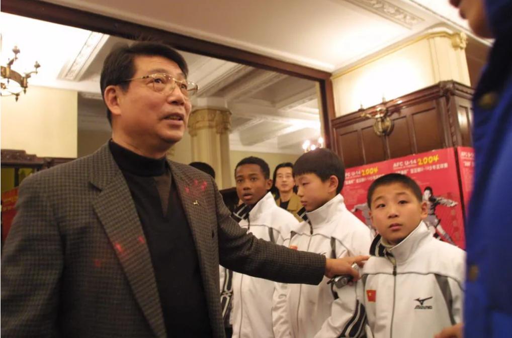 恭喜儿子踢足球夺冠,杨旭李金羽