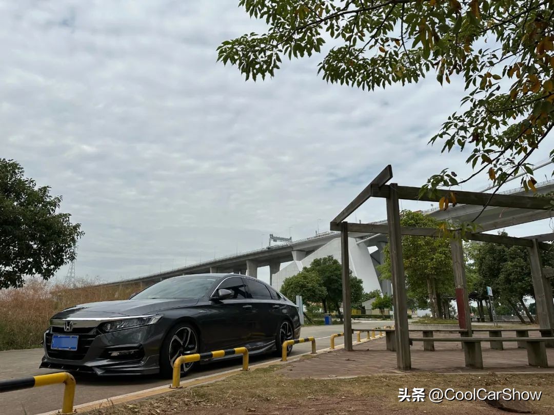 十代雅阁内饰碳纤维改装案例,十代雅阁改装多功能屏幕