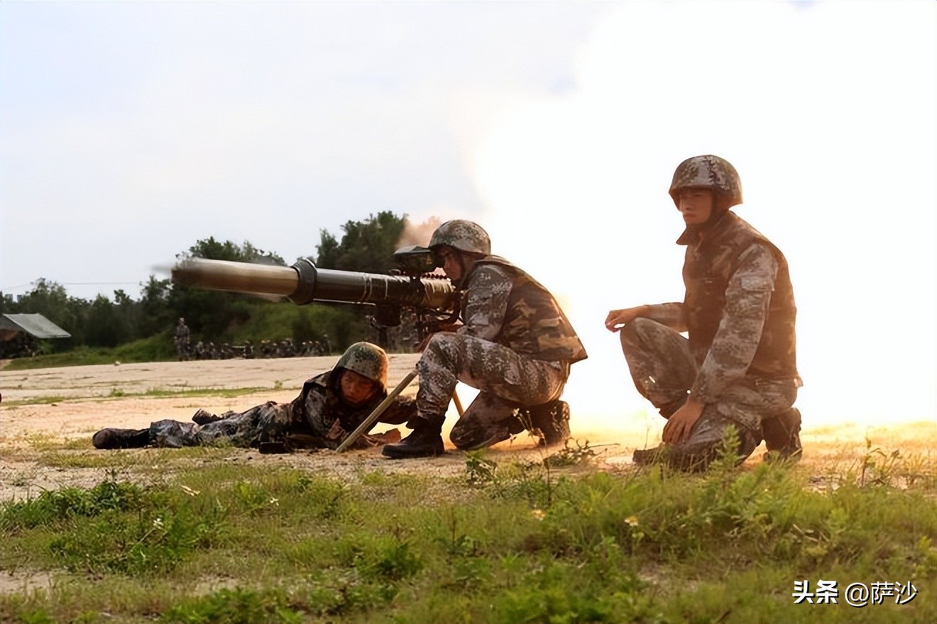80年代部队使用的130火箭炮,中国83式履带122毫米火箭炮