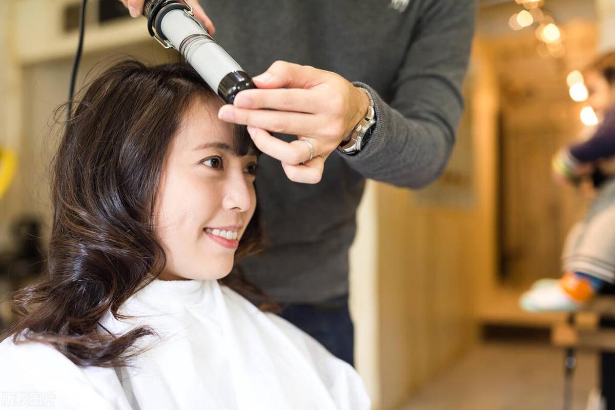 00后创业开一个100平的理发店,快到40岁的人创业好吗