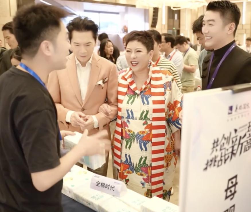 格局打开了直播,向太首次直播翻车后发文复盘