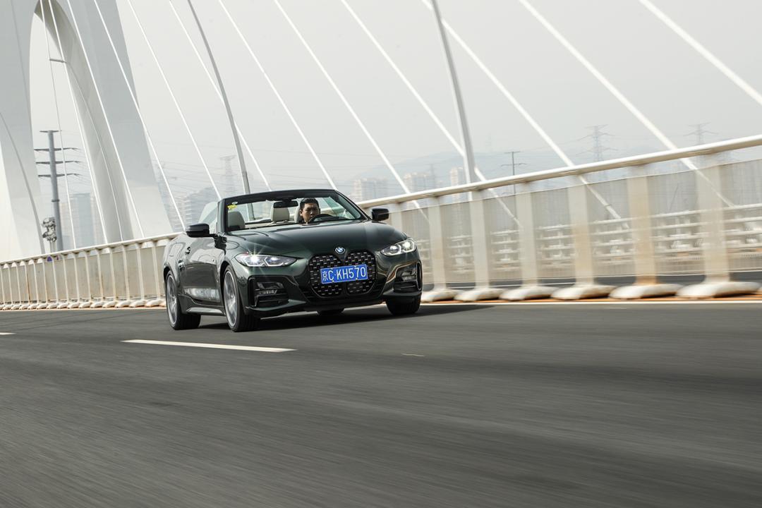 宝马4系敞篷2023款开起来怎么样,宝马4系敞篷版硬顶打开