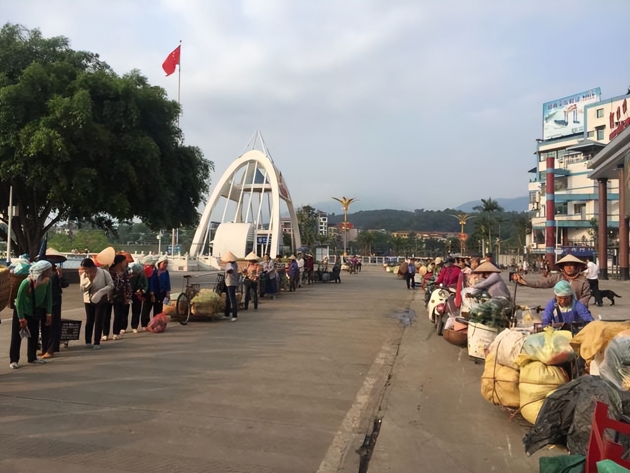 中越边境口岸越南人卖什么,越南边境有什么生意可做