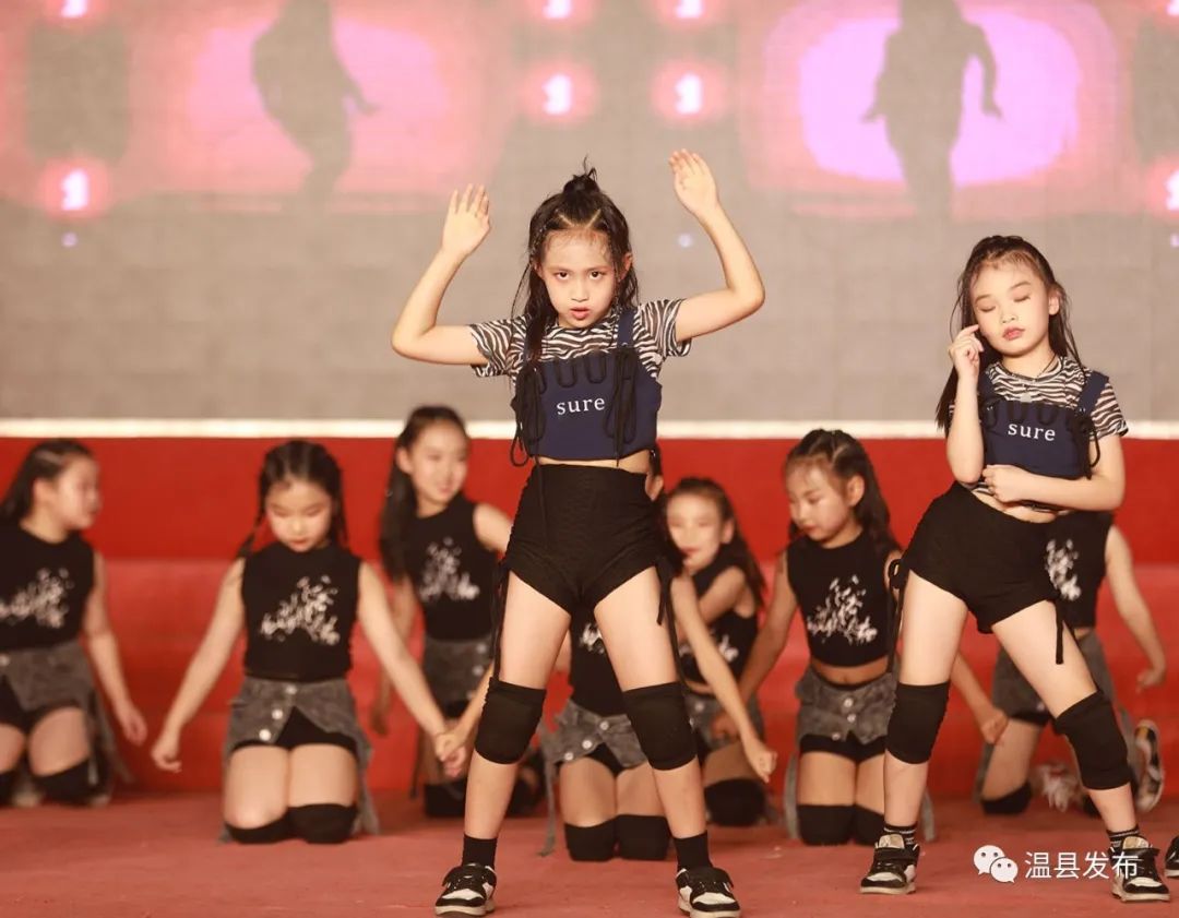 来了，当之无愧的“领舞者”！