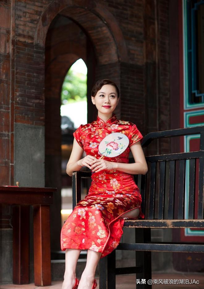 夏天的旗袍领子大了怎么收,立领旗袍脖子热怎么办