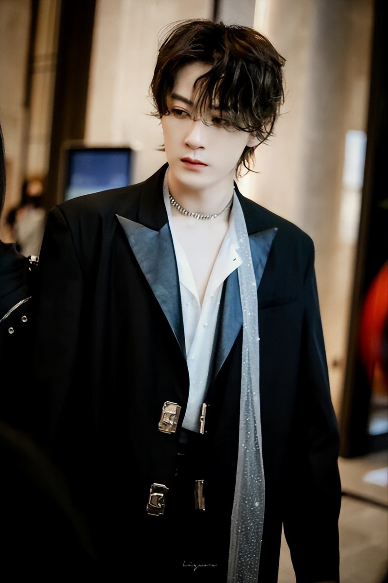 檀健次学迈克尔杰克逊顶胯,檀健次偶像是迈克尔杰克逊吗