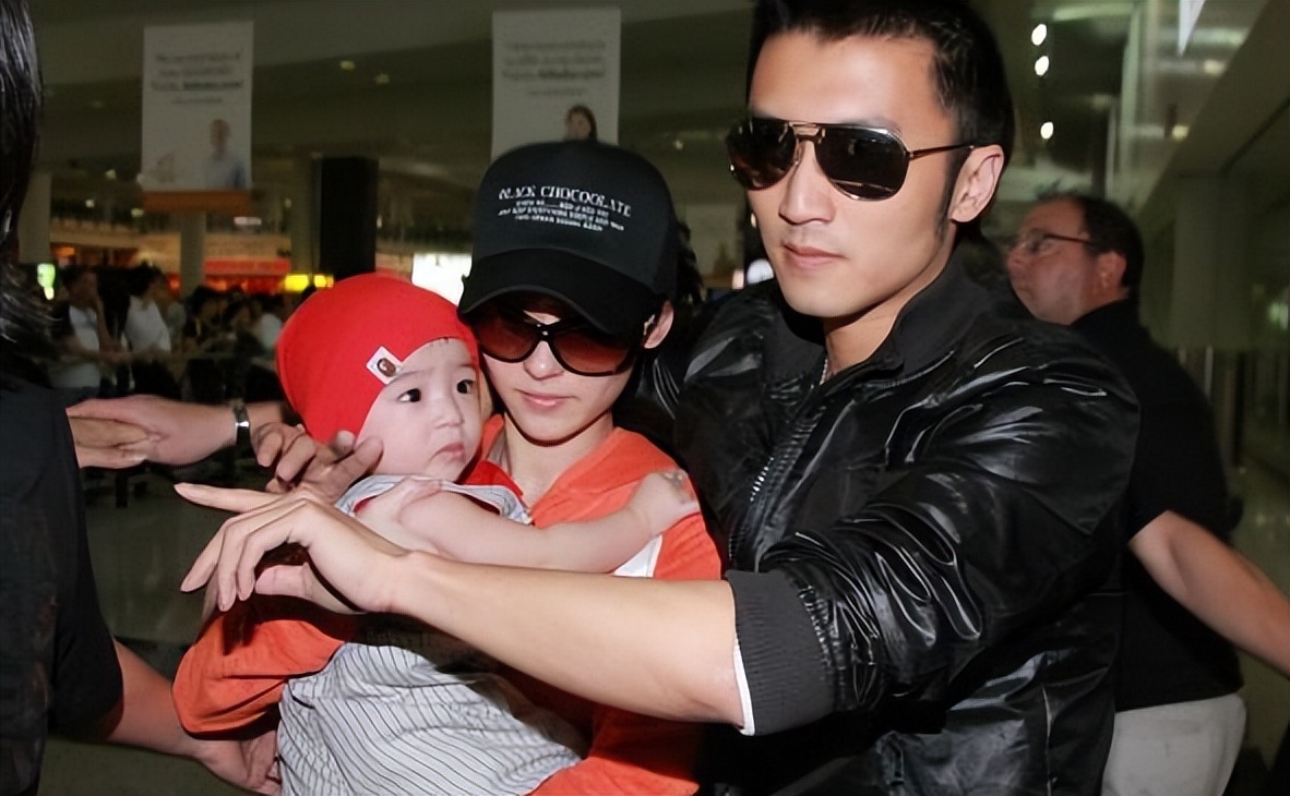 谢霆锋为什么如此喜欢王菲,谢霆锋为何喜欢王菲这么多年