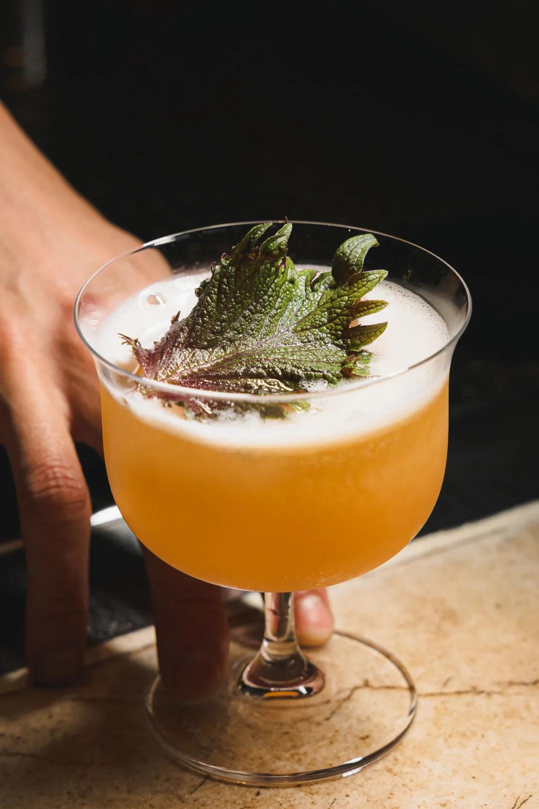 “这家「英伦餐吧」是专属你的快乐密码!”