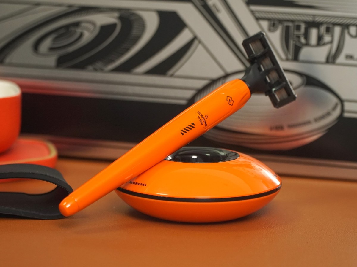 满分女友的礼物，焕醒星洞小飞碟剃须刀竟然是解压神器