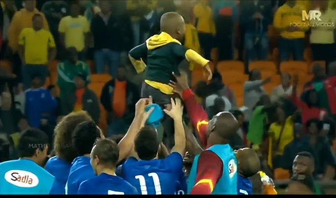 内马尔进球为白血病男孩跳舞,内马尔学患病孩子进球跳舞