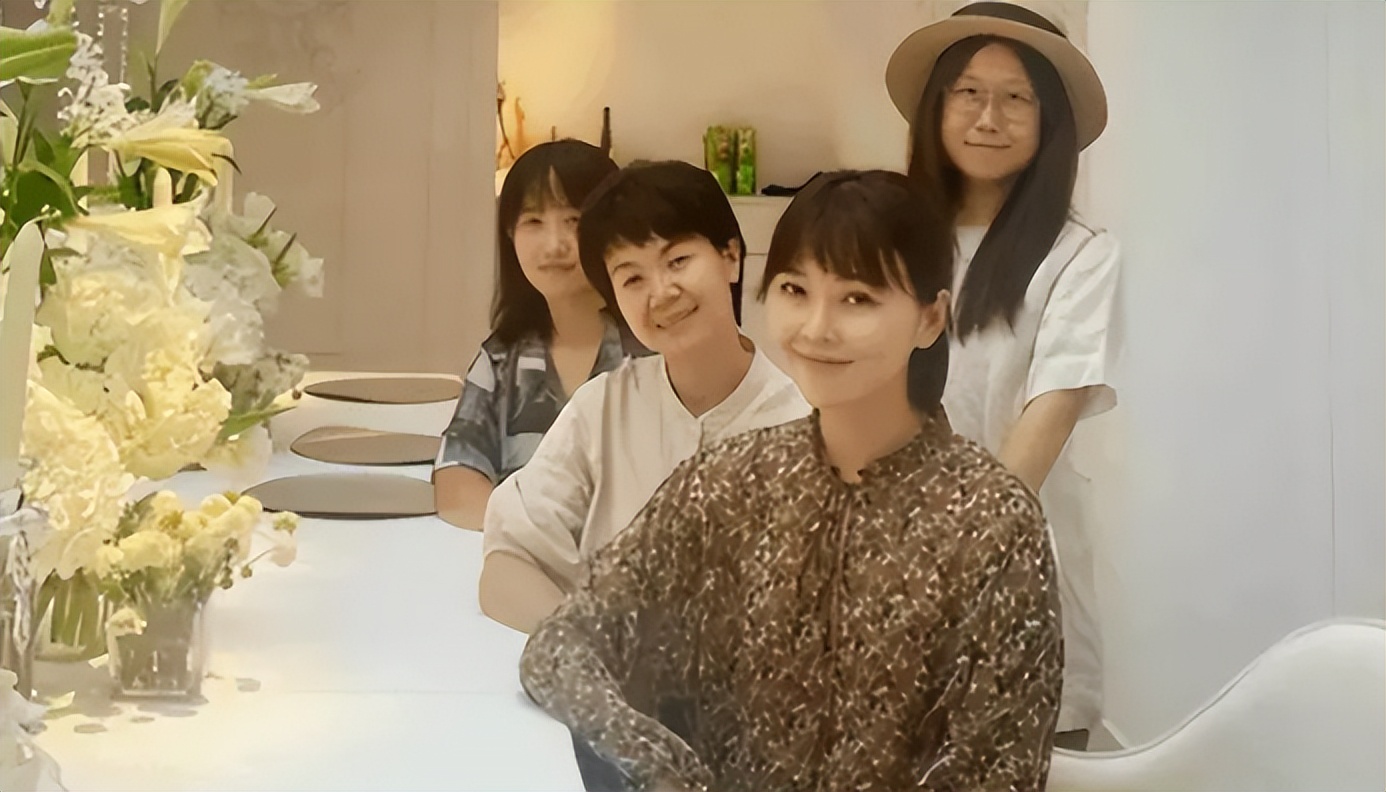 汶川地震哭泣的女主持人,汶川地震哭着播报主持人现状