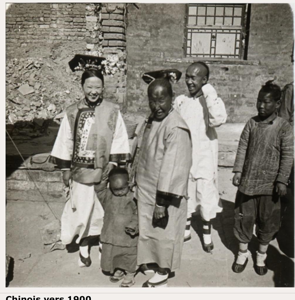 日军当着国军的面杀俘虏,日军侵华兽行