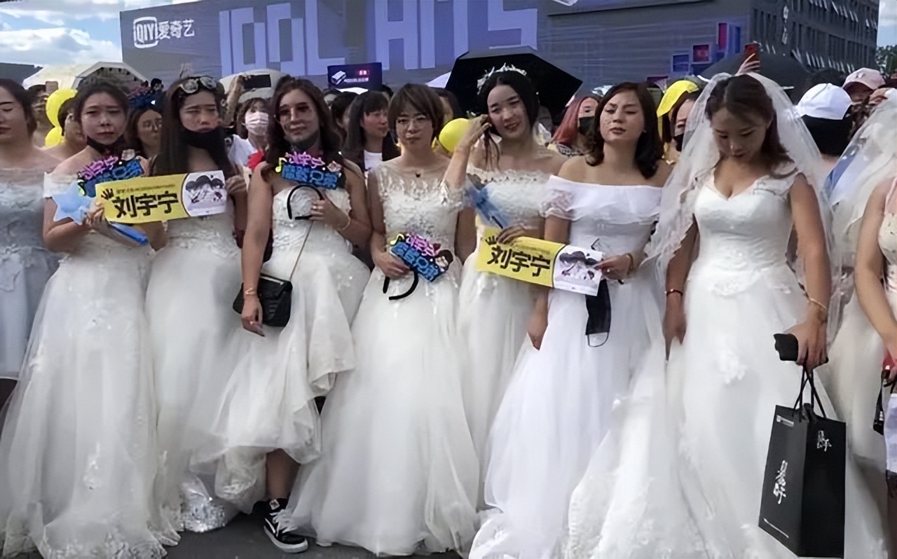 爆红的真相,小红靠捧大红靠命强捧遭天谴