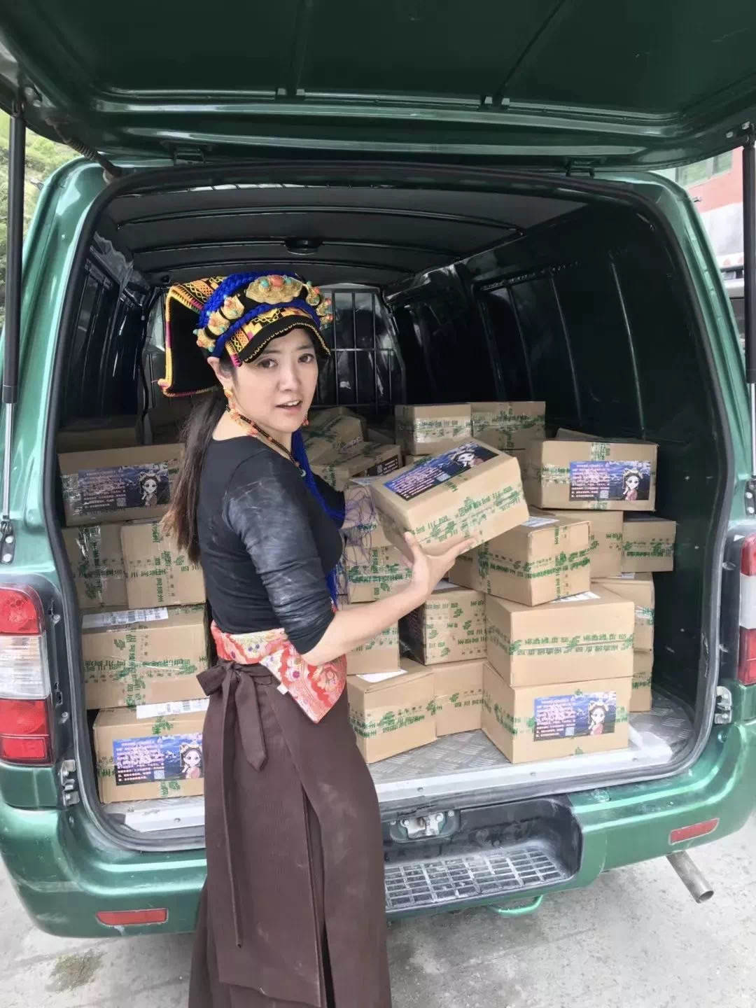 四川女孩嫁藏族小伙放弃百万年薪,四川女孩嫁甘肃农村视频