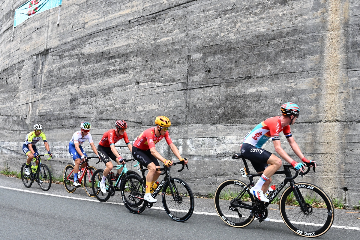 环法自行车赛亚当耶茨,亚当耶茨环法s14采访