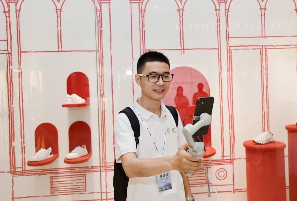 海南导游带你云旅游,海南名导