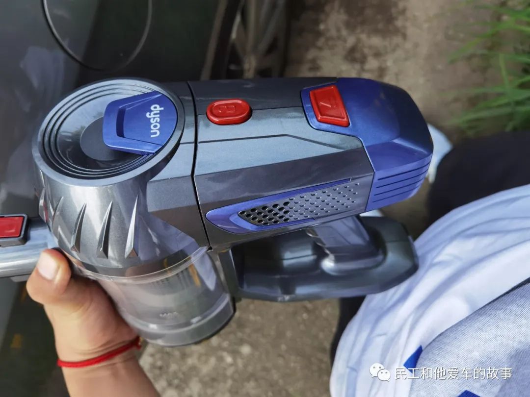 看了戴森的实体店吸尘器的效果不错，自己闲鱼买了个高仿的