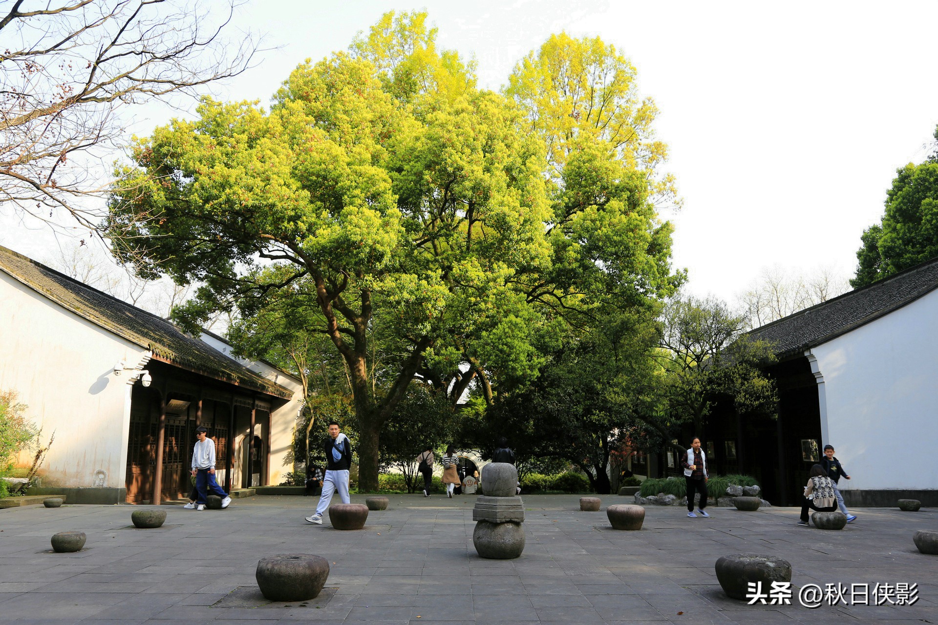 先介绍一下杭州著名的寺院,杭州西湖最著名的寺庙