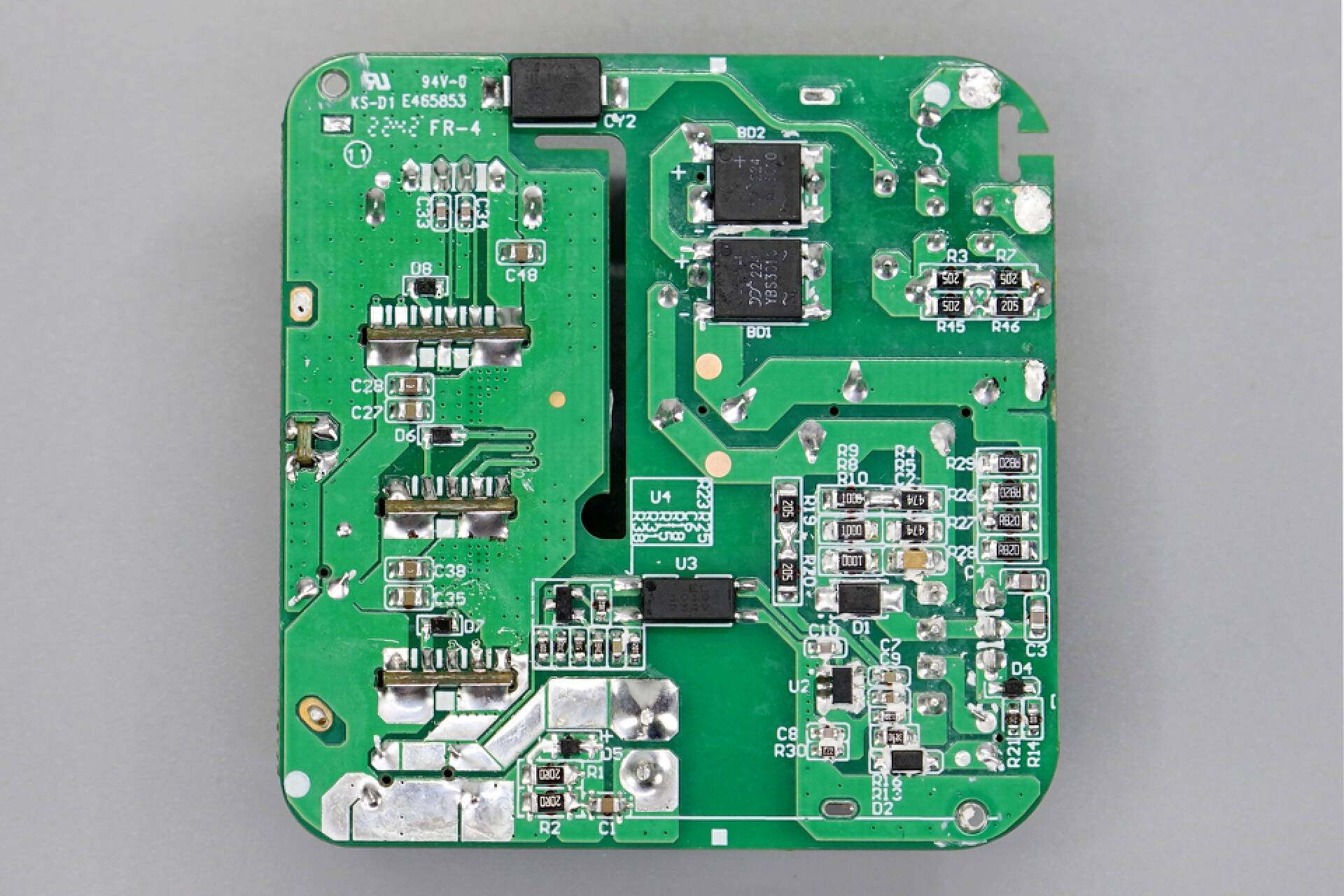 公牛新款67w快充插座拆解,公牛防过充保护插座拆解