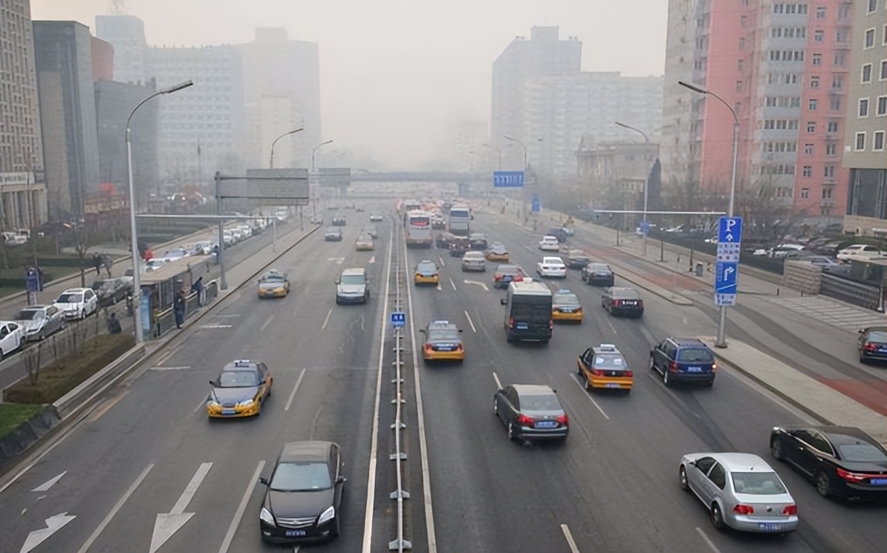 中国“买菜车”，来到朝鲜后摇身一变成豪车，满大街“豪横”味道