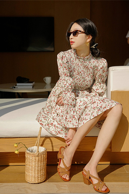 今年流行的这4条裙子时髦又洋气,高级感碎花裙今年最爆款的裙子